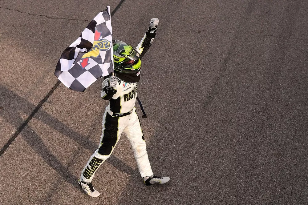 «Уильям Байрон досрочно стал чемпионом регулярного сезона NASCAR Cup Series»