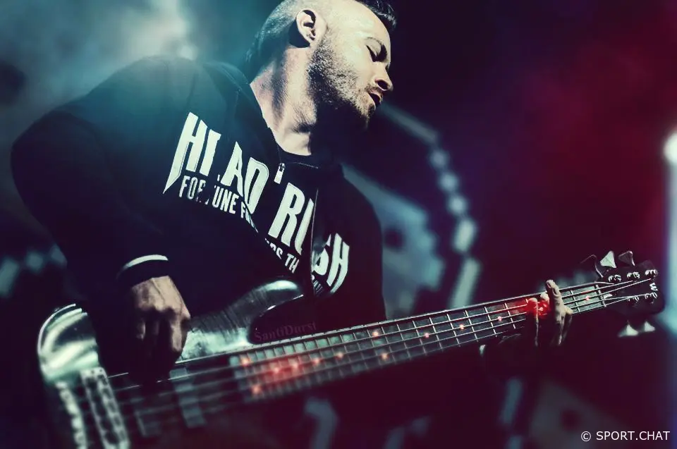 Умер Сэм Риверс, бас-гитарист и сооснователь Limp Bizkit