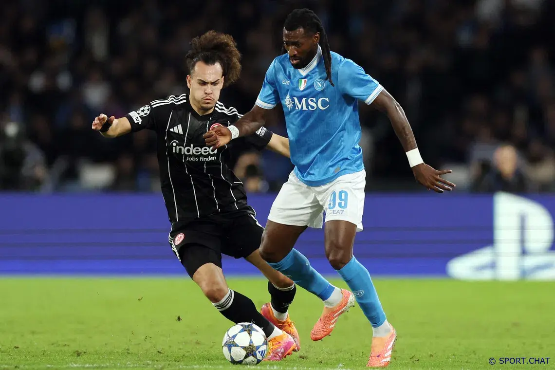 Айнтрахт — Наполи 0:0: Цеттерер спас немцев, матч закончился без голов