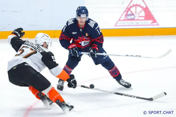 «Металлург» включил максимум и дожал «Амур» дома — 4:2 после огненного третьего периода