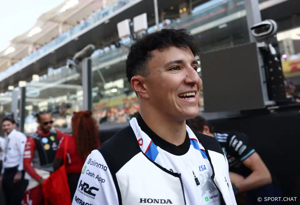 Авария на тестах: Исак Хаджар разбил болид Red Bull в Барселоне