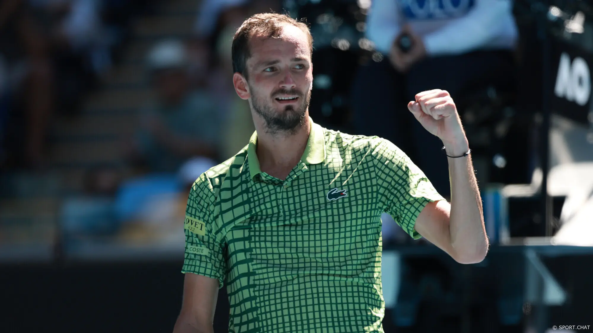 Даниил Медведев отыгрался с 0:2 по сетам и вышел в 1/8 финала Australian Open