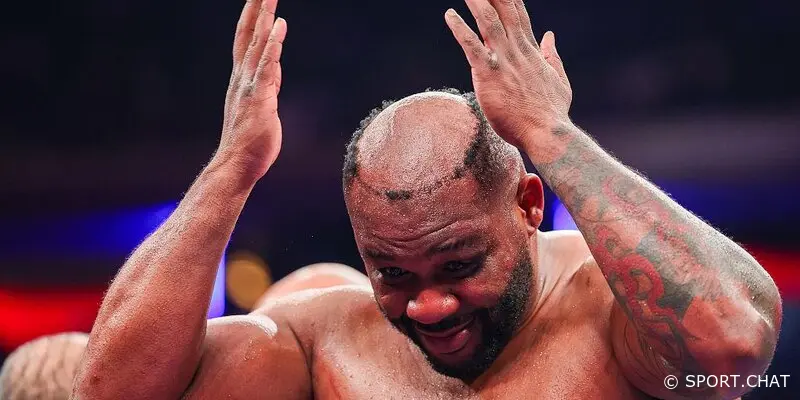 Король без короны: Джарелл Миллер лишился парика прямо во время боя, но всё равно победил в Нью-Йорке.Видео.