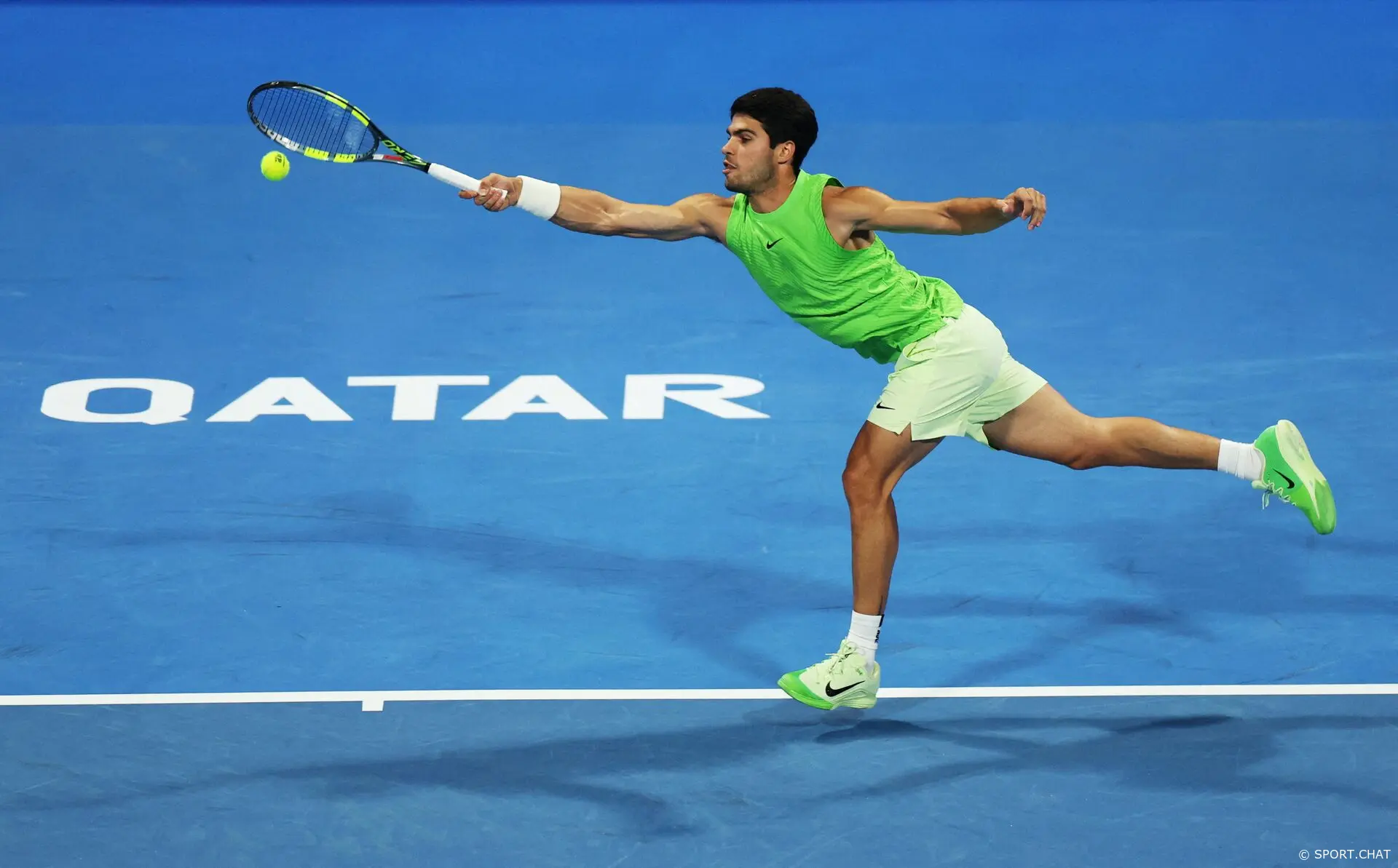 Карлос Алькарас уверенно стартовал в Дохе