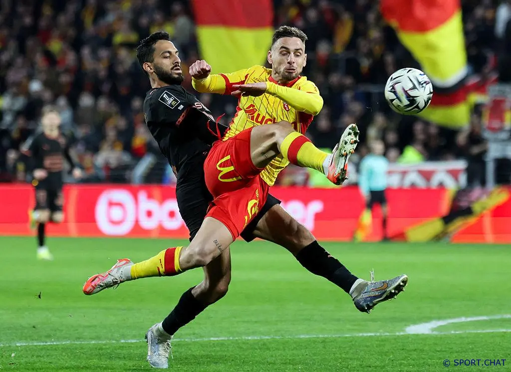 «Ланс» победил «Ренн» дома, выстояв после удаления — 3:1