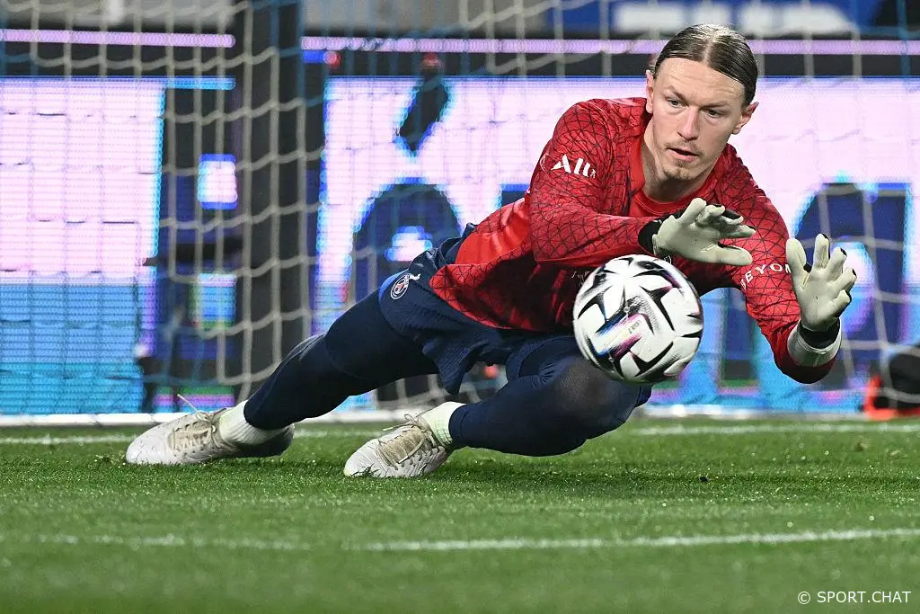 Сафонов отбил пенальти и помог ПСЖ обыграть «Страсбург» в Лиге 1