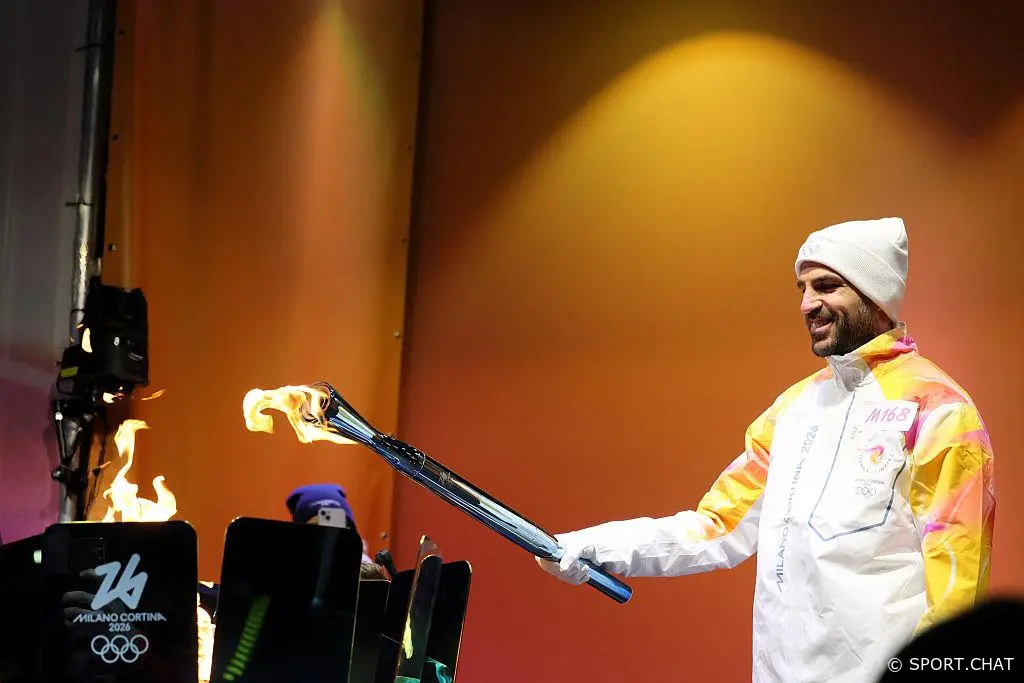 Сеск Фабрегас пронёс олимпийский огонь в преддверии Игр-2026