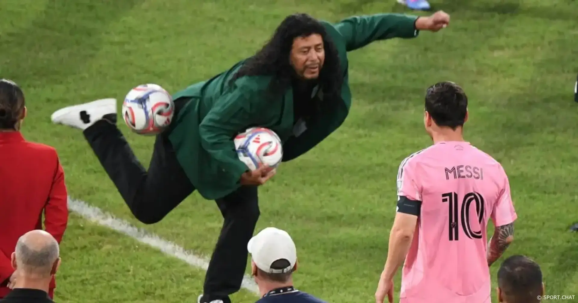 Возвращение «скорпиона»: Месси встретился с Рене Игитой после победы «Интер Майами».Видео.