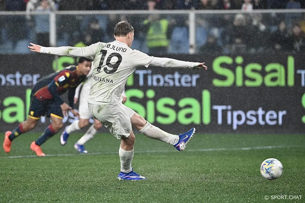 «Наполи» вдесятером вырвал победу в Генуе: пенальти на 90+5-й решил всё