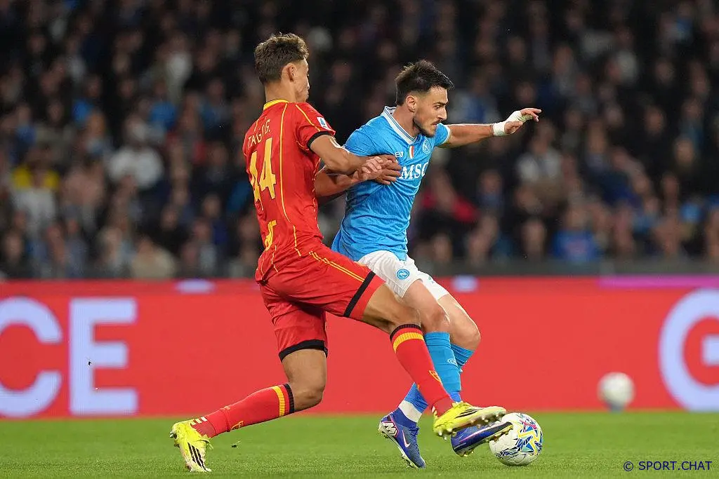 «Наполи» вырвал победу у «Лечче» — 2:1 после камбэка