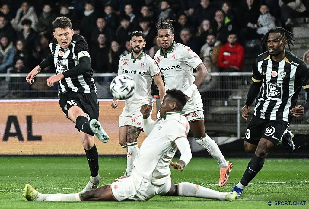 «Ницца» уверенно обыграла «Анже» на выезде — 2:0