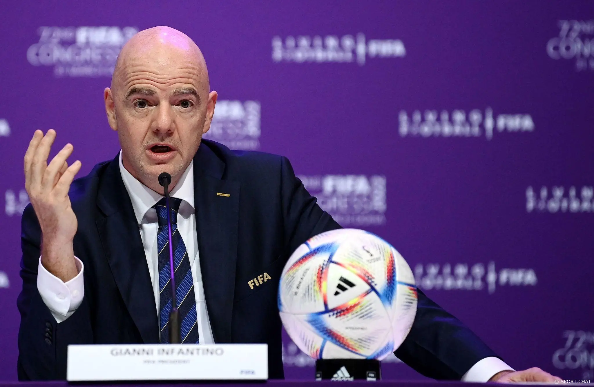 Инфантино требует удалять игроков за разговоры с прикрытым ртом — жёсткая мера против расизма может вступить в силу к ЧМ-2026