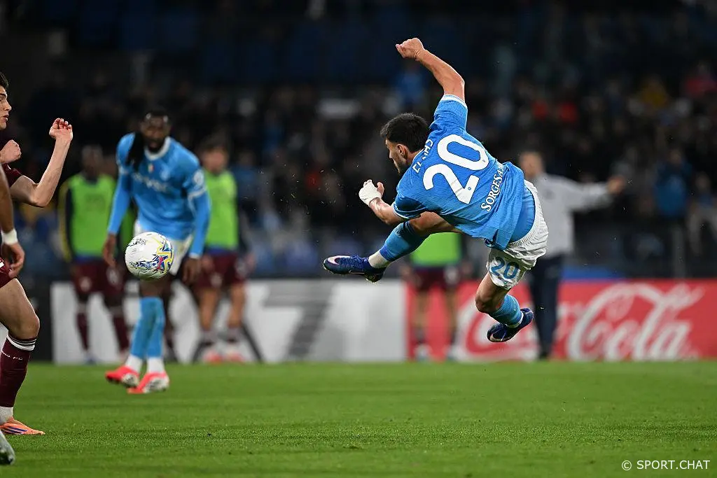 «Наполи» дожал «Торино» — 2:1: голы Сантоса и Элмаса принесли неаполитанцам победу