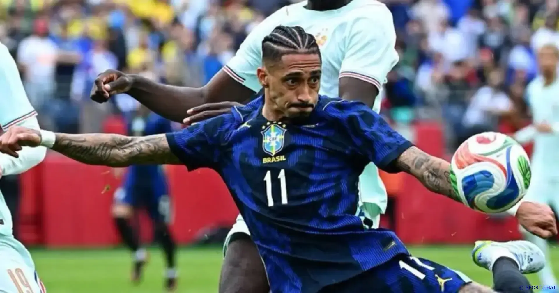 Рафинья получил повреждение в матче Бразилия — Франция и был заменён в перерыве