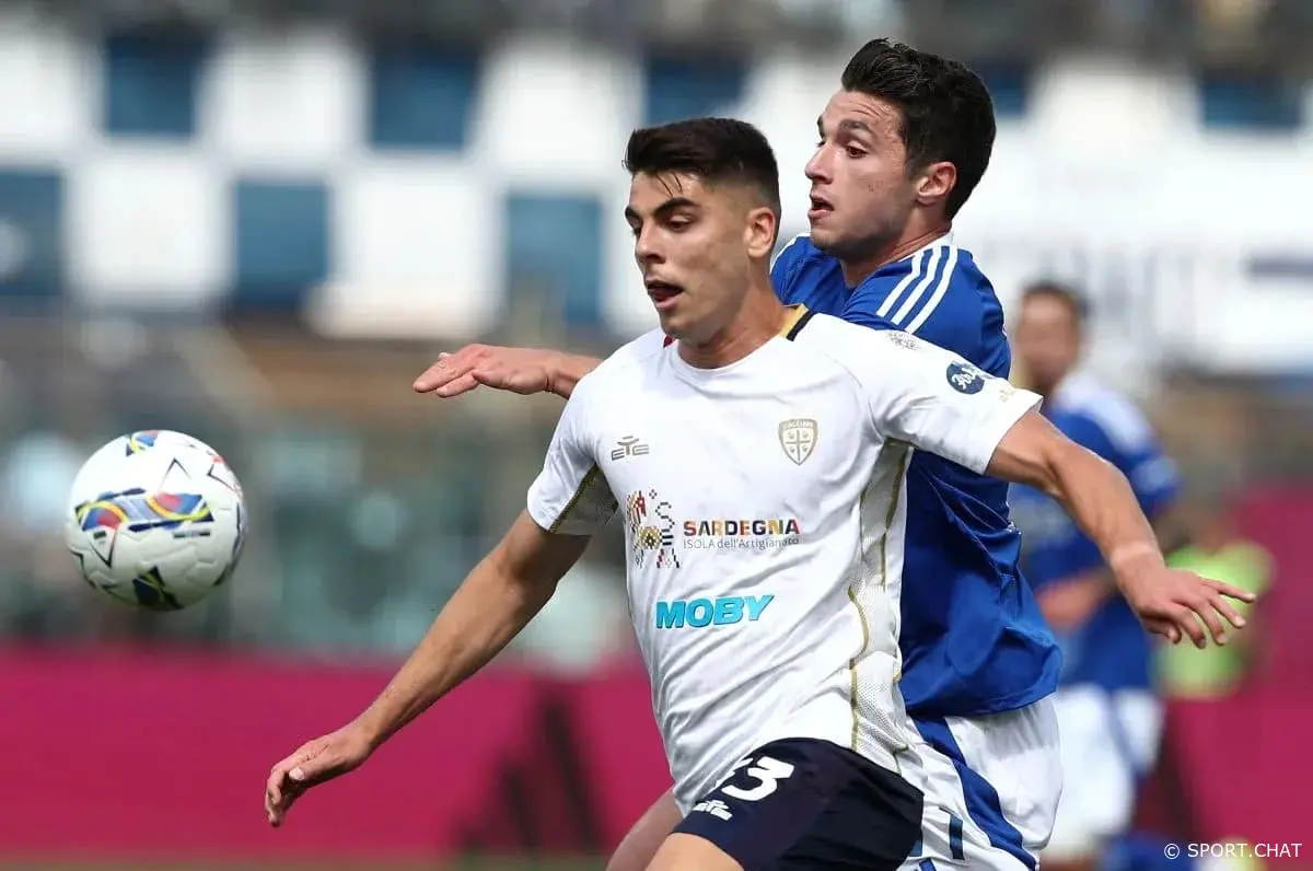 «Комо» обыграл «Кальяри» на выезде — Да Кунья принес победу со счётом 2:1