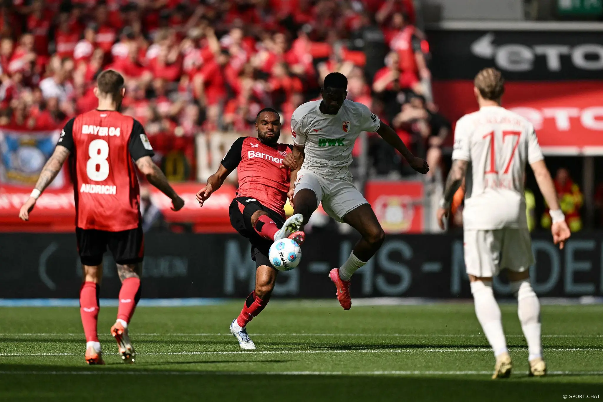 Байер — Аугсбург 1:2: гости вырвали победу с пенальти в компенсированное время