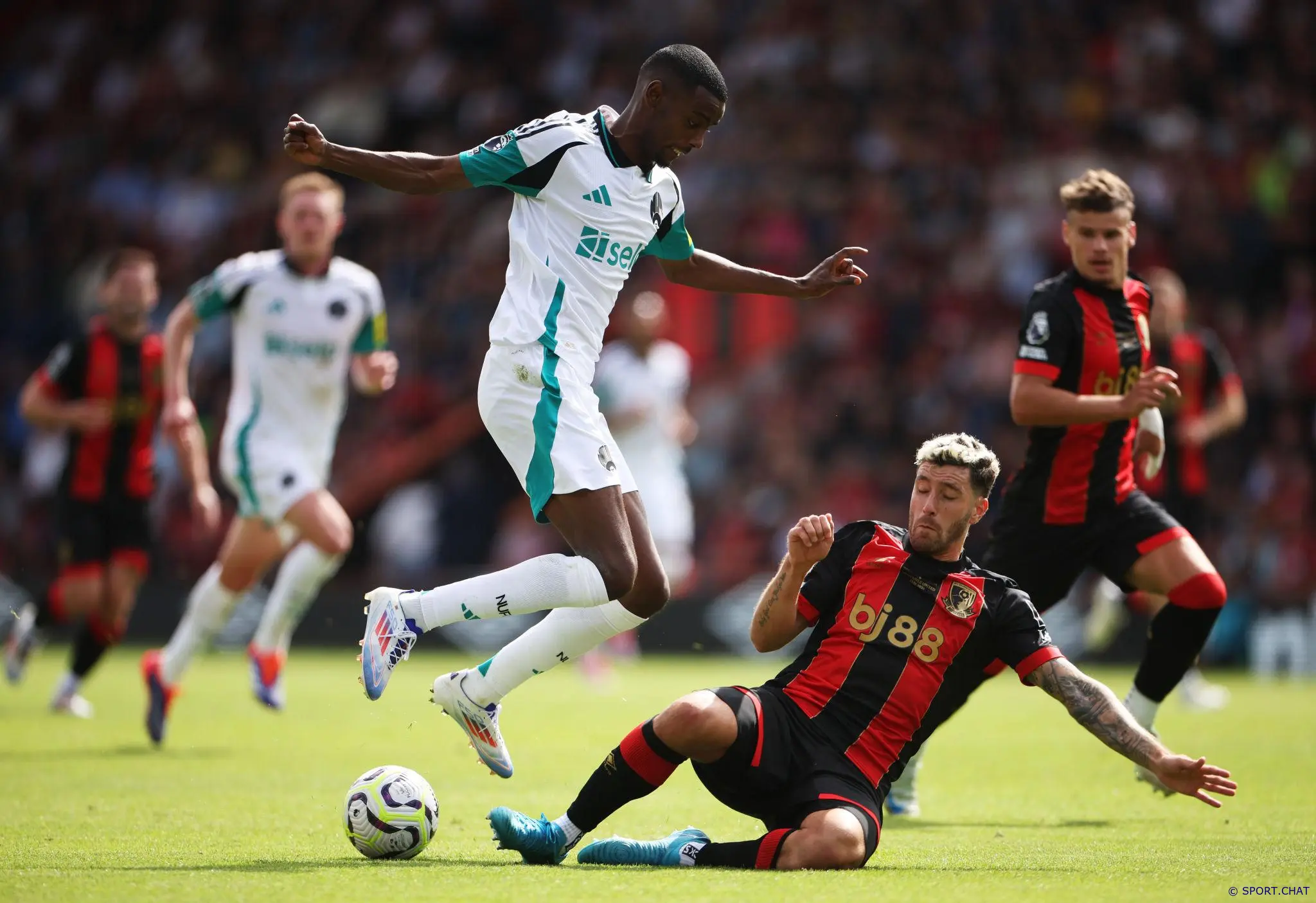 Ньюкасл — Борнмут 1:2: гости вырвали победу в концовке на «Сент-Джеймс Парк»