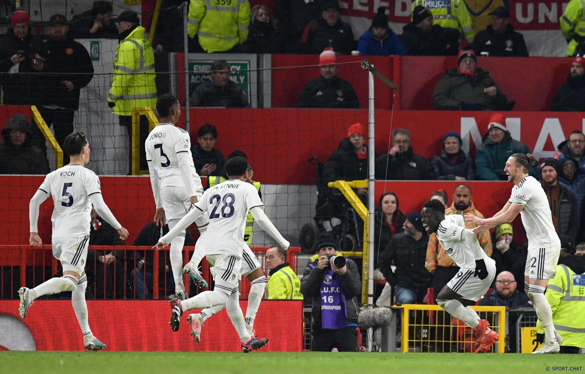 «Манчестер Юнайтед» уступил «Лидсу» дома — 1:2 после провального первого тайма