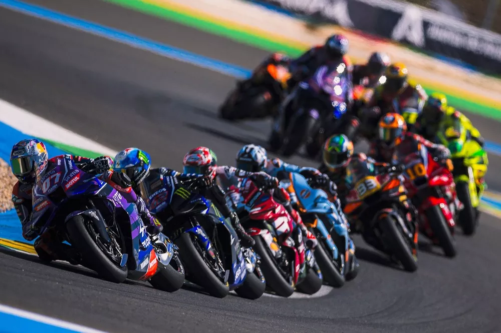 MotoGP готовится к революции: уже 16 мест на стартовой решётке 2027 года фактически заняты
